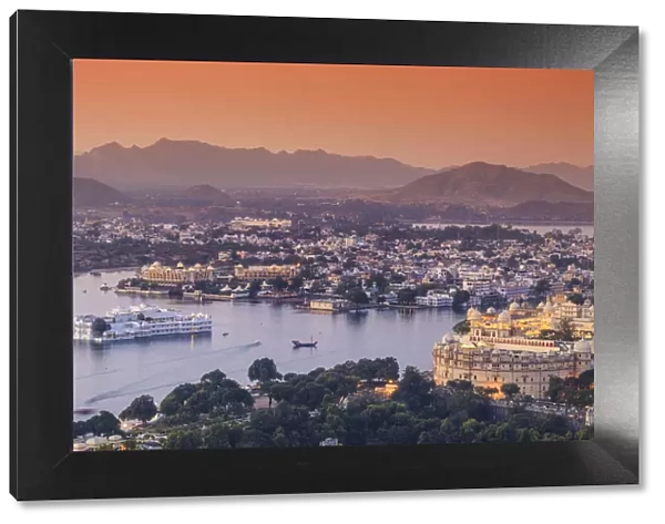 India, Rajasthan, Udaipur, elevated view of Lake Pichola and Udaipur City