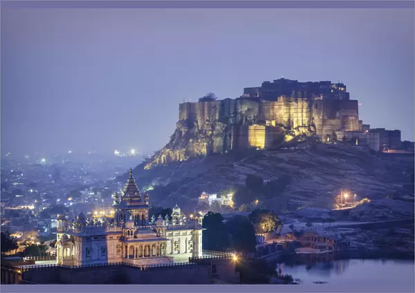 India, Rajasthan, Jodhpur, Jaswant Thada Temple and Mehrangarh Fort