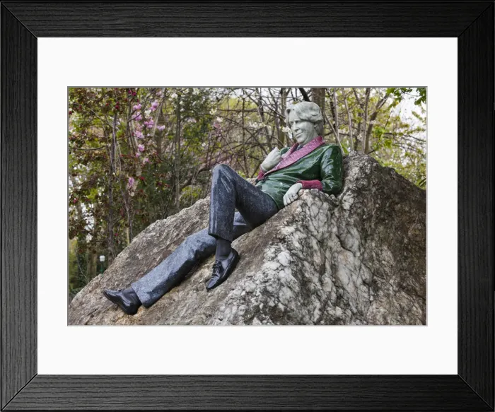 Framed Print : Ireland, Dublin, Merion Square, Oscar Wilde Memorial Framed Print : Ireland, Dublin, Merion Square, Oscar Wilde Memorial