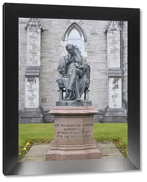 Ireland, Dublin, St. Patricks Cathedral, statue of Sir Benjamin Lee Guinness