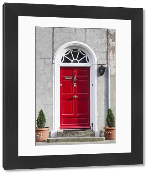 Ireland, County Tipperary, Clonmel, Anne Street, 1820 Georgian buildings, doorway