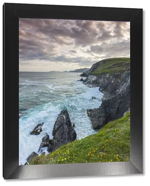 Ireland, County Kerry, Dingle Peninsula, Slea Head Drive, Dunquin, landscape, dusk