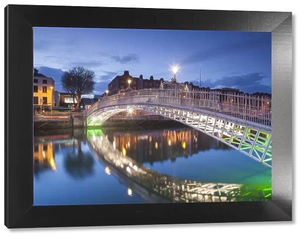 Ireland, Dublin, Hapenny Bridge over the River Liffey, dusk