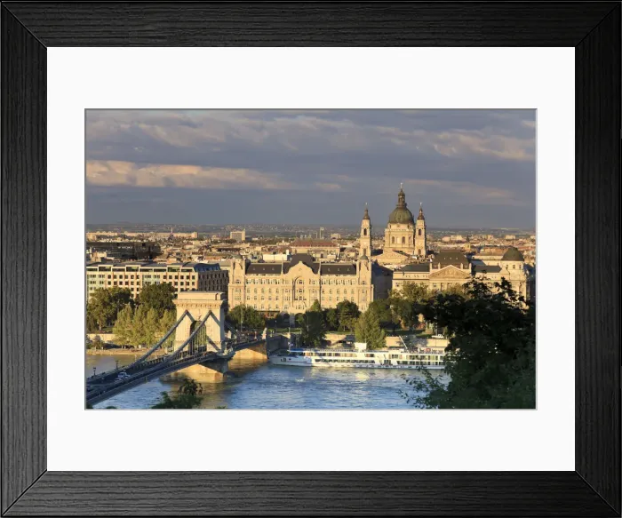 Framed Print : Hungary, Budapest, Chain Bridge (Szecheni Lanchid) and River Danube Framed Print : Hungary, Budapest, Chain Bridge (Szecheni Lanchid) and River Danube