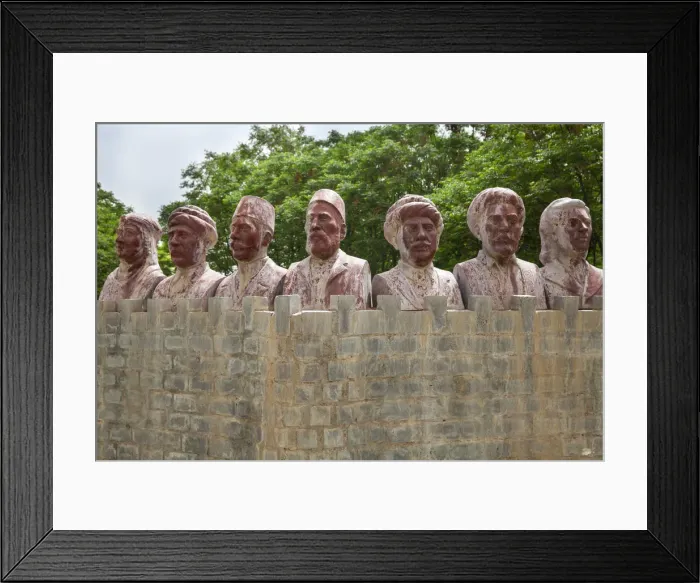 Framed Print : Iraq, Kurdistan, Erbil, Memorial monument at Sami Abdul Rahman Park, - Formerly a