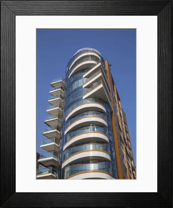 Framed Print : India, Maharashtra, Mumbai, Appartment building in upmarket Malabar Hill Framed Print : India, Maharashtra, Mumbai, Appartment building in upmarket Malabar Hill