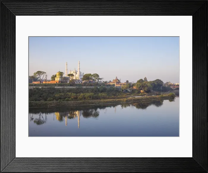 Framed Print : India, Uttar Pradesh, Lucknow, Teele Wali Mosque or Mosque on the Mound, at the Tomb Framed Print : India, Uttar Pradesh, Lucknow, Teele Wali Mosque or Mosque on the Mound, at the Tomb