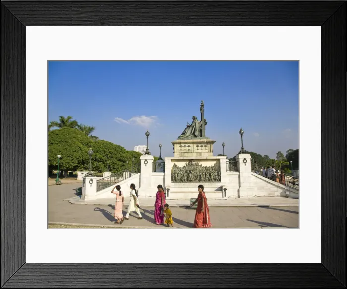 Framed Print : India, West Bengal, Kolkata, Calcutta, Chowringhee, Victoria Memorial, Statue of Queen Framed Print : India, West Bengal, Kolkata, Calcutta, Chowringhee, Victoria Memorial, Statue of Queen