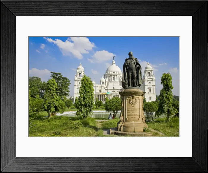Framed Print : India, West Bengal, Kolkata, Calcutta, Chowringhee, Victoria Memorial, Statue of George Framed Print : India, West Bengal, Kolkata, Calcutta, Chowringhee, Victoria Memorial, Statue of George