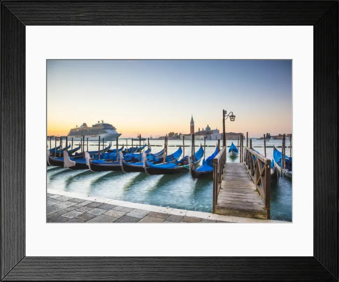 Framed Print : Seven Seas Explorer cruiseship passing the Chiesa di San Giorgio Maggiore & St Framed Print : Seven Seas Explorer cruiseship passing the Chiesa di San Giorgio Maggiore & St