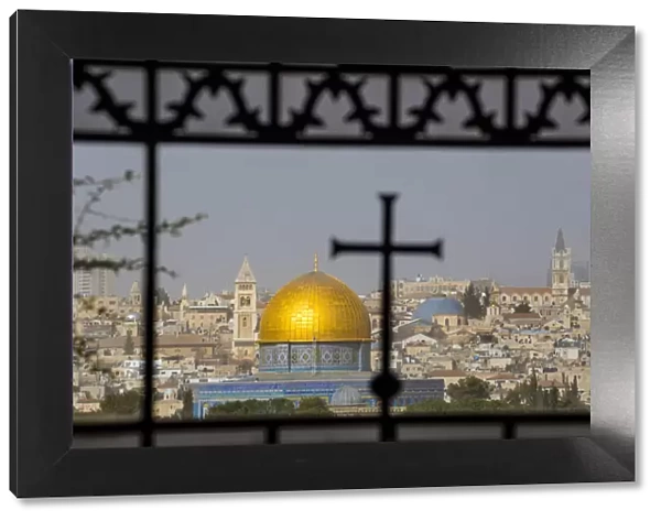 Israel, Jerusalem, Dome of the Rock as seen from Dominus Flevit Church