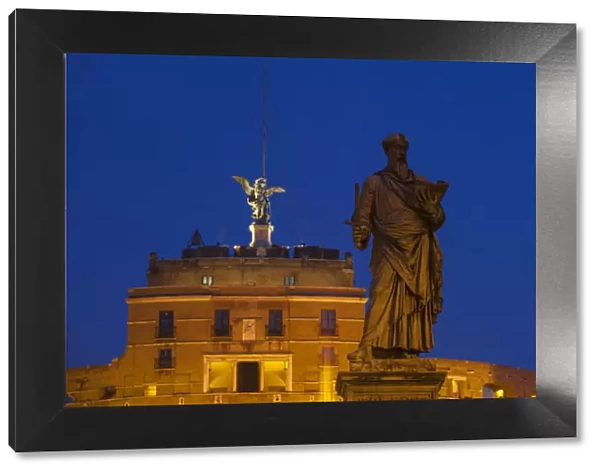 Italy, Lazio, Rome, Castle St. Angelo and statue on St. Angelo bridge