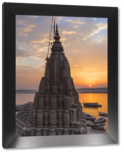 India, Uttar Pradesh, Varanasi, Scindia Ghat, Submerged Shiva temple
