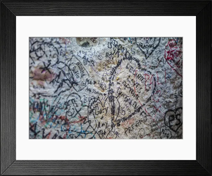 Framed Print : Graffiti and messages of love at the entrance of Casa Giullieta, Verona, Veneto, Italy Framed Print : Graffiti and messages of love at the entrance of Casa Giullieta, Verona, Veneto, Italy