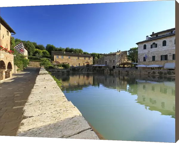 Italy, Tuscany, Orcia Valley, Bagno Vignoni, historic thermal bath in the center of