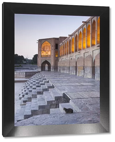 Iran, Central Iran, Esfahan, Si-o-Seh Bridge, dawn