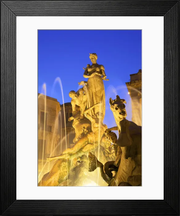 Framed Print : Fountain of Diana, Ortygia, Syracuse, Sicily, Italy Framed Print : Fountain of Diana, Ortygia, Syracuse, Sicily, Italy