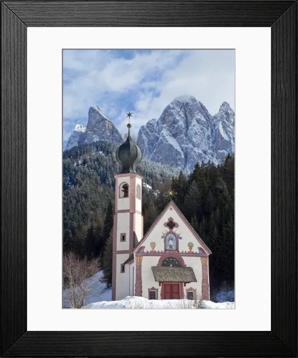 Framed Print : St Johann Church in Ranui in Villnoss, Le Odle Group  /  Geisler Spitzen, Val di Funes