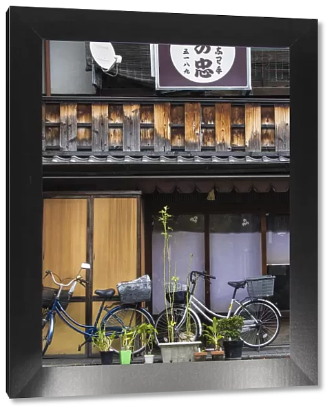 Japan, Kyoto, Geisha district of Gion, Bikes outside Japanese restaurant