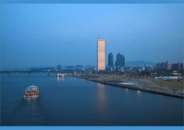 Korea, Seoul, Yeouido, 63 Building - one of Seouls most famous landmarks, on the banks