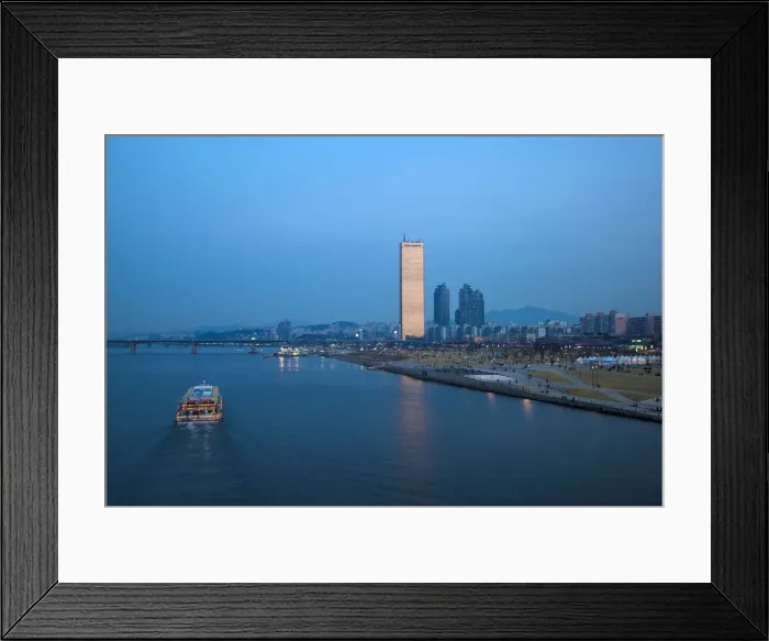 Framed Print : Korea, Seoul, Yeouido, 63 Building - one of Seouls most famous landmarks, on the banks Framed Print : Korea, Seoul, Yeouido, 63 Building - one of Seouls most famous landmarks, on the banks