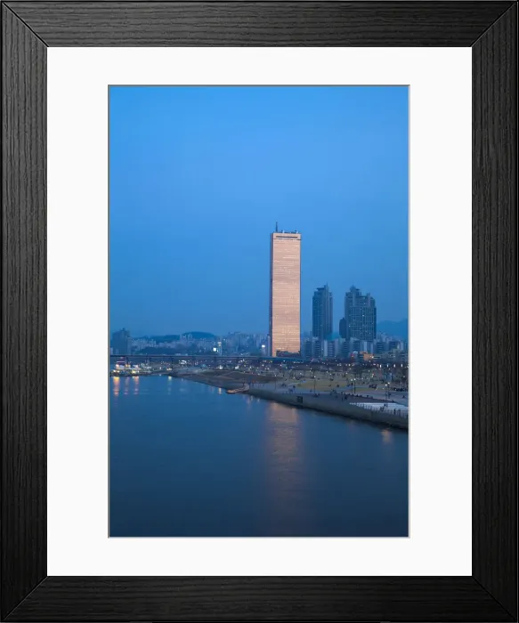 Framed Print : Korea, Seoul, Yeouido, 63 Building - one of Seouls most famous landmarks, on the banks Framed Print : Korea, Seoul, Yeouido, 63 Building - one of Seouls most famous landmarks, on the banks