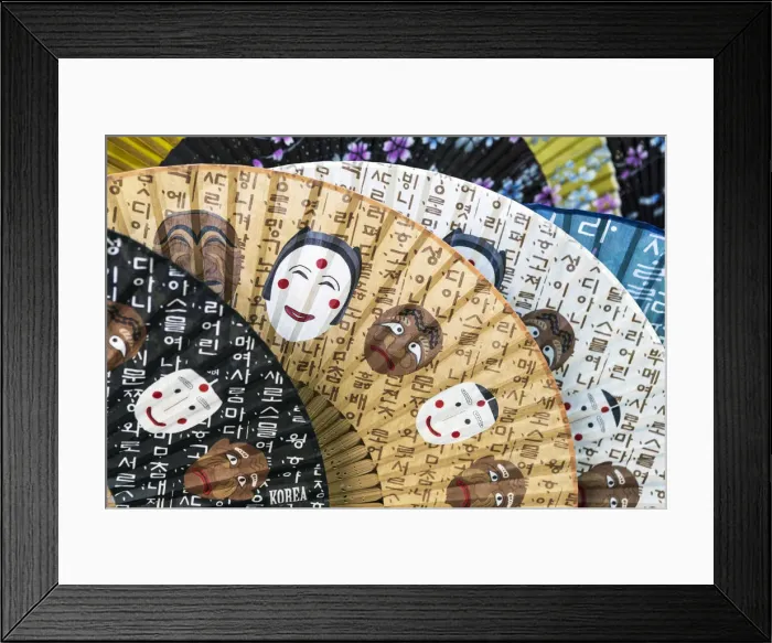 Framed Print : Decorative paper fans for sale in Insa-dong, Seoul, South Korea Framed Print : Decorative paper fans for sale in Insa-dong, Seoul, South Korea