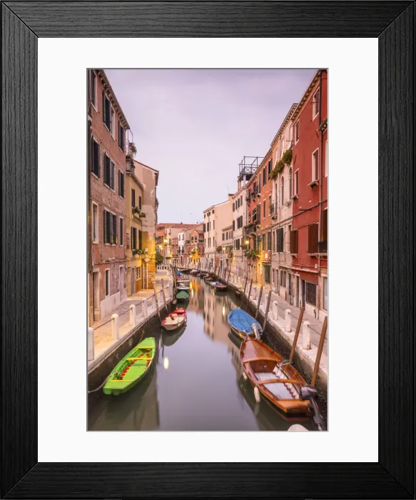 Framed Print : Dorsoduro, Venice, Veneto, Italy Framed Print : Dorsoduro, Venice, Veneto, Italy