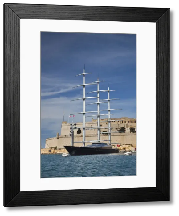 Framed Print : Malta, Valletta, Vittoriosa, Birgu, superyacht and Fort St. Angelo Framed Print : Malta, Valletta, Vittoriosa, Birgu, superyacht and Fort St. Angelo
