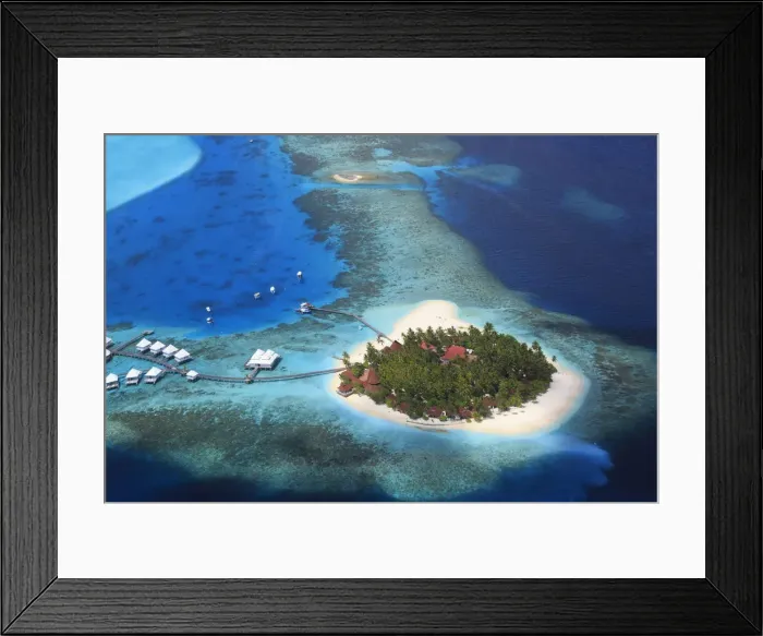 Framed Print : Maldives, South Ari Atoll, Thudufushi Island, Diamonds Thudufushi Resort