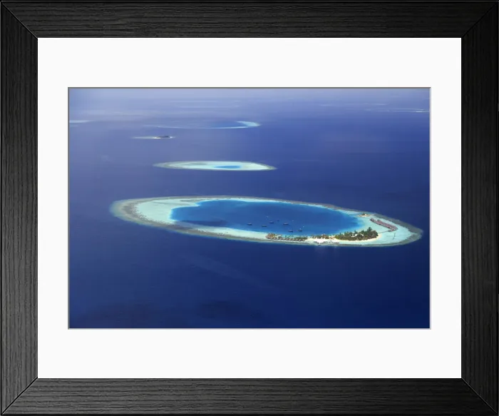 Framed Print : Maldives, South Ari Atoll, Aerial View of the chains of atolls Framed Print : Maldives, South Ari Atoll, Aerial View of the chains of atolls