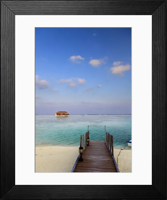Framed Print : Maldives, Meemu Atoll, Medhufushi Island, luxury resort, overwater Bungalows
