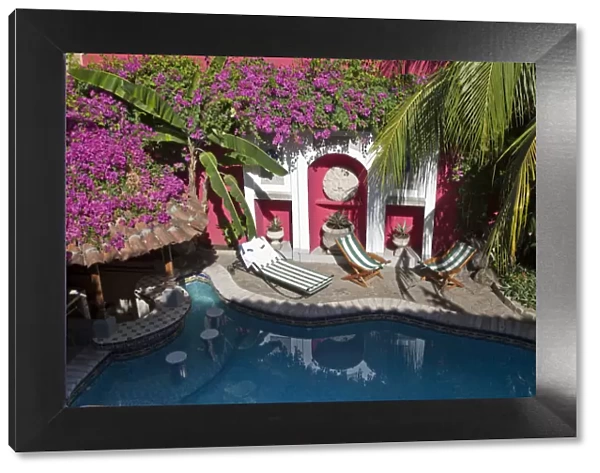 Nicaragua, Granada, Swimming pool at Hotel Colonial