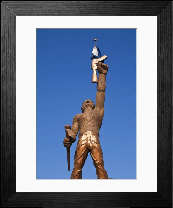 Framed Print : Nicaragua, Managua, Sttaue of Estatua Al Soldado, Nameless Guerrilla Soldier