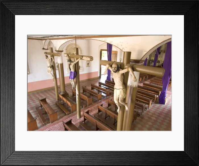 Framed Print : Crucifixtion statues, El Cavario Church, Leon, Nicaragua