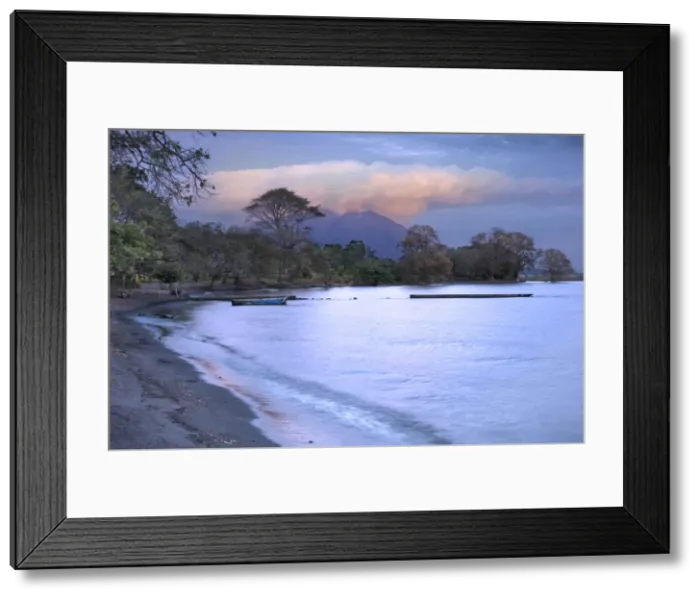 Framed Print : Nicaragua, Isla de Ometepe, Maderas Volcano, Lake Nicaragua, Sunset Framed Print : Nicaragua, Isla de Ometepe, Maderas Volcano, Lake Nicaragua, Sunset