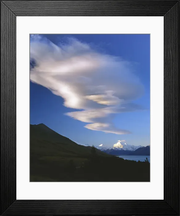 Framed Print : Lenticular cloud over Mount Cook (Aoraki), Mackenzie Country, South Canterbury, South Framed Print : Lenticular cloud over Mount Cook (Aoraki), Mackenzie Country, South Canterbury, South