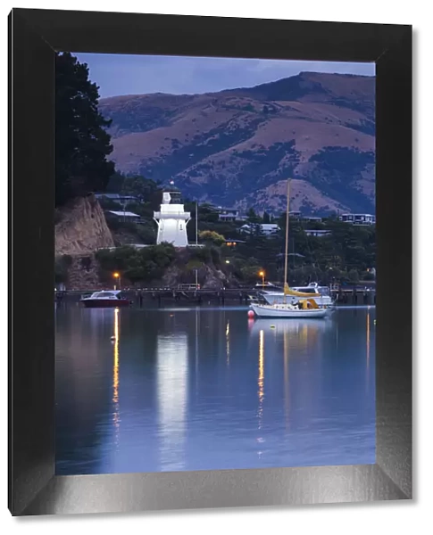 New Zealand, South Island, Canterbury, Banks Peninsula, Akaroa, Akaroa Lighthouse, dawn