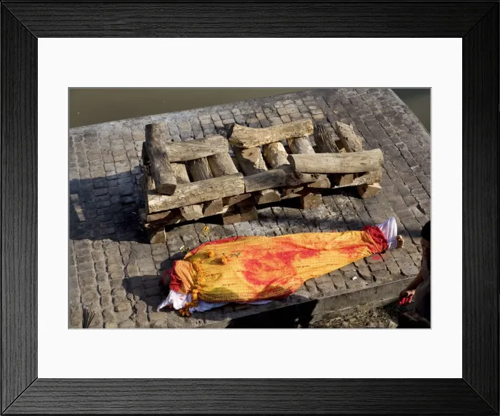 Framed Print : Dead person waiting to be cremated Pashupatinath, Kathmandu, Nepal