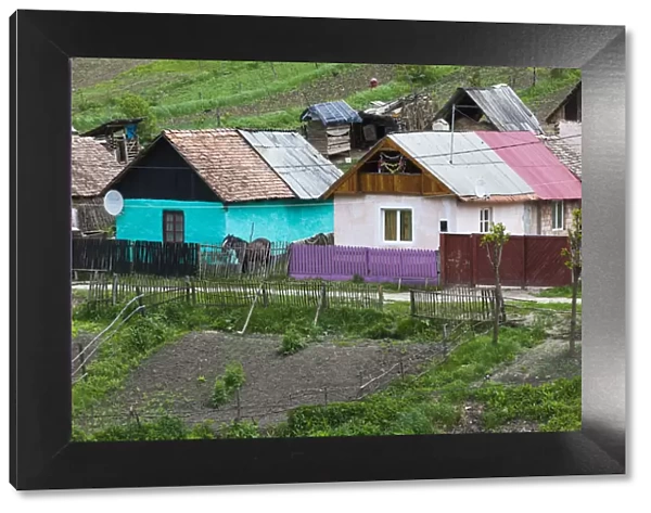 Romania, Transylvania, Bunesti, Roma village houses