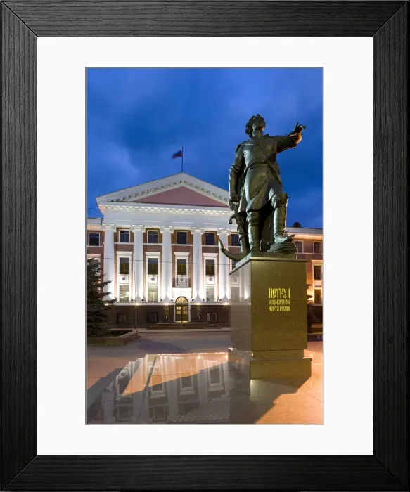Framed Print : Russia, Kaliningrad, Administration building of the Russian Baltic Naval fleet, statue Framed Print : Russia, Kaliningrad, Administration building of the Russian Baltic Naval fleet, statue