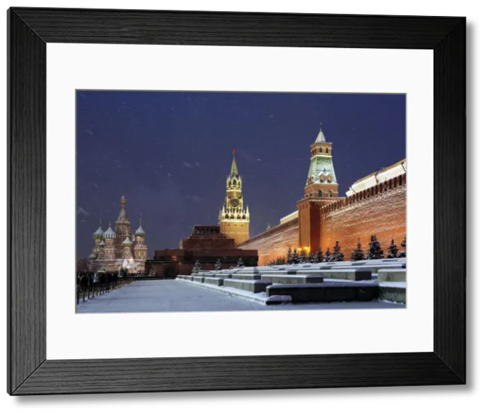 Framed Print : Saint Basils Cathedral at night, Red square, Moscow, Russia Framed Print : Saint Basils Cathedral at night, Red square, Moscow, Russia