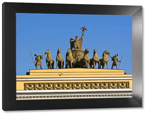 Russia, St Petersburg, Palace Square, Triumphal Arch, Chariot of Glory, a monument