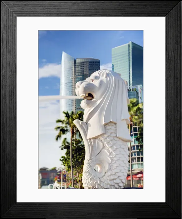 Framed Print : The Merlion Statue with the City Skyline in the background, Marina Bay, Singapore