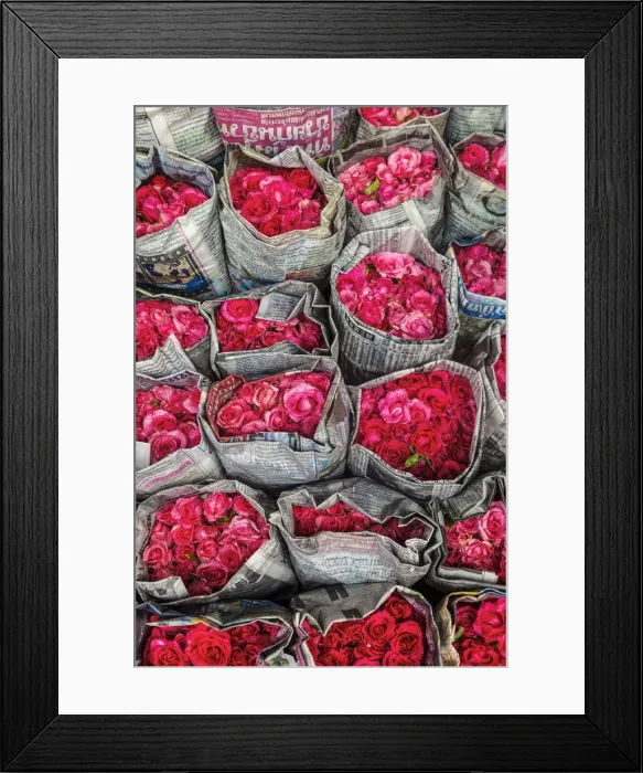 Framed Print : Roses for sale, flower market, nr Chinatown, Bangkok, Thailand Framed Print : Roses for sale, flower market, nr Chinatown, Bangkok, Thailand