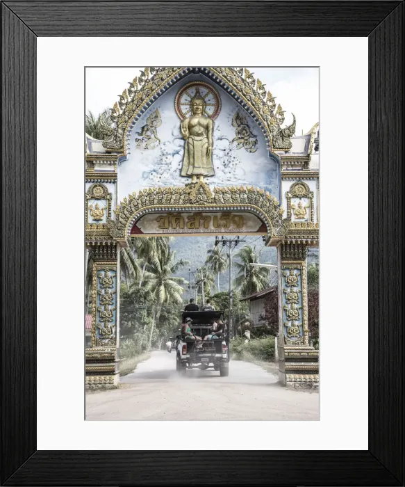 Framed Print : Tourists on tour of Wat Samret, Koh Samui, Thailand Framed Print : Tourists on tour of Wat Samret, Koh Samui, Thailand