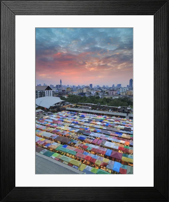 Framed Print : Thailand, Bangkok, Talad Rod Fad Ratchada (Train night market) Framed Print : Thailand, Bangkok, Talad Rod Fad Ratchada (Train night market)