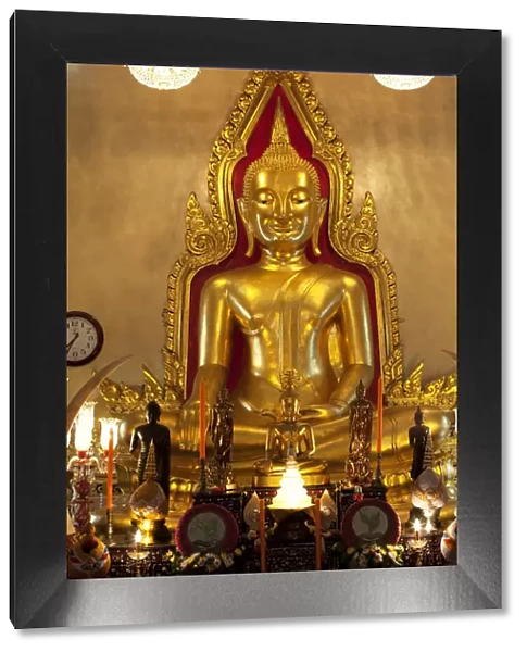 Thailand, Bangkok, Golden Buddha Statue in Wat Trimitra