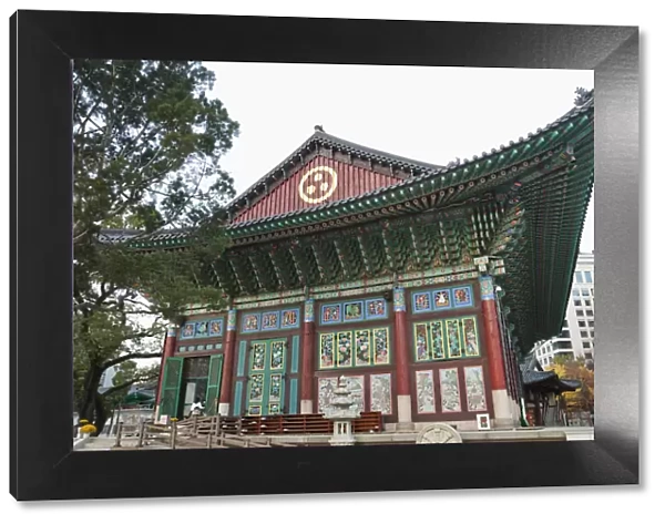 South Korea, Seoul, Jogyesa Temple, Daeungjeon or Hall of the Great Hero with Panels