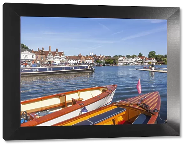 England, Oxfordshire, Henley-on-Thames, Leisure Boats and Town Skyline